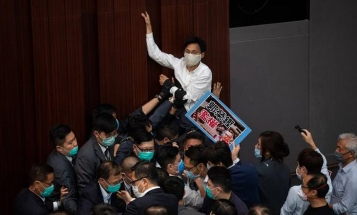 Arrestohen politikanët pro-demokratik në Hong Kong