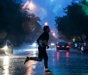 Stuhia tropikale Eta godet Florida-n