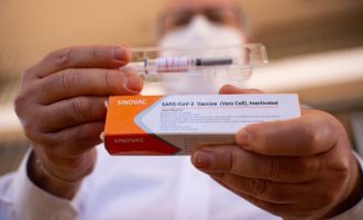 Prova e vaksinës kineze ndalohet në Brazil