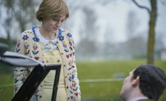 Oliver Dowden thotë se seriali The Crown duhet të mbajë paralajmërim për trillim