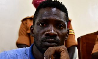 Politikani ugandian akuzohet për thyerjen e rregullave kundër Covid