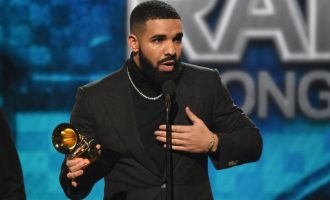 Drake kërkon që Grammy-t të zëvendësohen