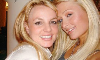 Paris Hilton feston ‘zbulimin e selfie-ve’ me Britney Spears
