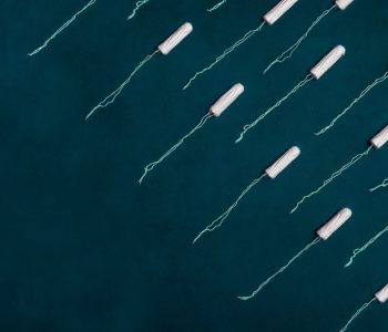 Skocia bëhet vendi i parë në botë që siguron produkte menstruale pa pagesë