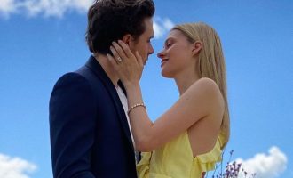 E fejuara e Brooklyn Beckham bën tatuazh emrin e tij në shpinë