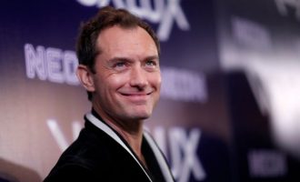 Jude Law flet për situatën e vështirë në të cilën ndodhet për shkak të Johnny Depp