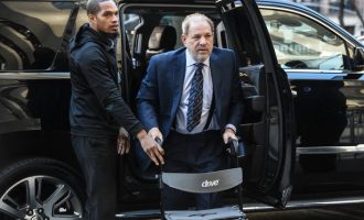 Harvey Weinstein dyshohet të jetë infektuar me Covid
