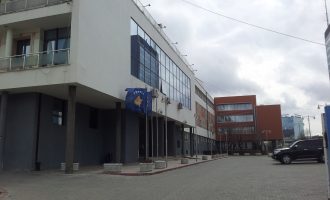 Sot mblidhen tri Komisione Parlamentare