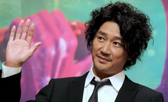 Këngëtari japonez suspendohet nga puna për shkak të një lidhje jashtë martesore