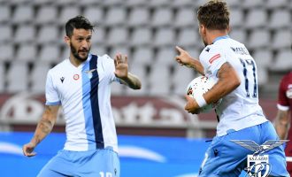 Tre lojtarë rezultojnë me Covid-19 te Lazio