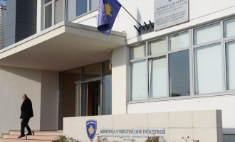 MTI merr masa ndaj zyrtarit që dyshohet për keqpërdorim të shpërndarjes së licencave