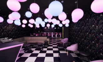 Studentët planifikojnë një martesë të rreme për t’u liruar nga ndalesat e Covid