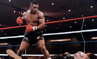 Mike Tyson rikthehet në ring