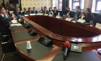 ​AKP pranon se disa prona janë shitur nga dy euro ari