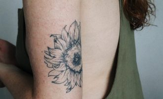 A janë tatuazhet të dëmshme për njerëzit me psoriazë?