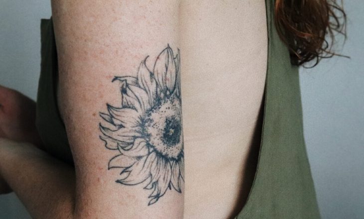 A janë tatuazhet të dëmshme për njerëzit me psoriazë?