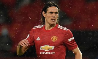 Cavani rinovon kontratën me Manchester United edhe për një sezon
