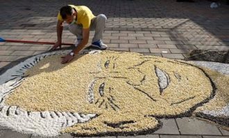 Artisti gjakovar merr vëmendjen e mediave botërore në ditën e zgjedhjeve