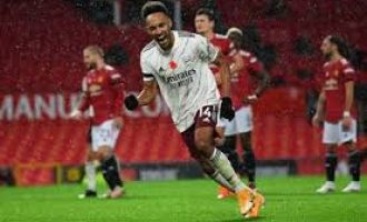 Arsenal mposht Manchester-in në “Old Trafford”