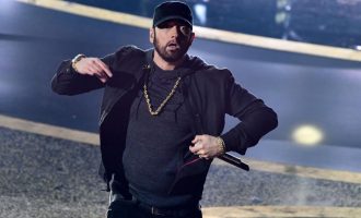 Eminem lëshon hitin e tij “Lose Yourself” si reklamë në kampanjën e Biden (VIDEO)