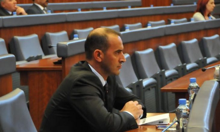 Daut Haradinaj në mbështetje të krye-diplomates për ndalimin e hyrjes së Vuçiqit në Kosovë