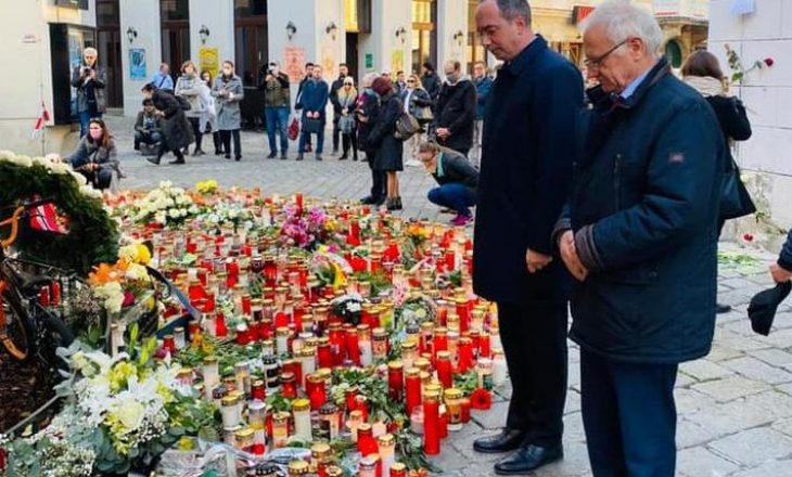 Ambasadorët shqiptarë nderojnë viktimat e sulmit terrorist në Vjenë