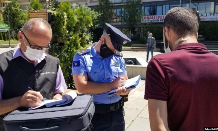 Masat anti-COVID: Policia shqipton 922 gjoba
