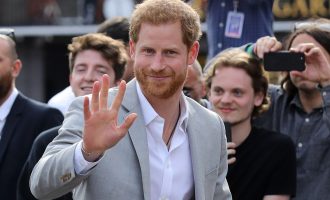 La mbretërinë, megjithatë Harry zgjidhet si ‘mbretërori më seksi në botë’