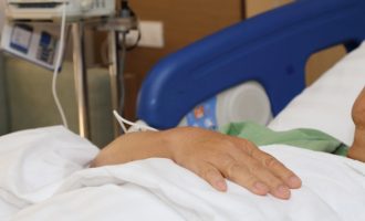 COVID-19, “Spitalet në prag të kolapsimit”