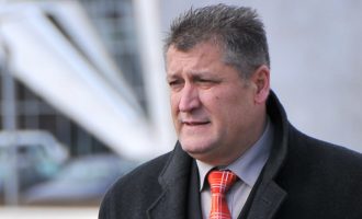 Zafir Berisha thotë se është turp Vjosa Osmani të jetë presidente