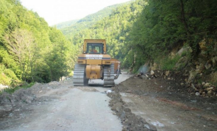 Arrihet marrëveshje për projektin rrugor tek Manastiri Deçanit