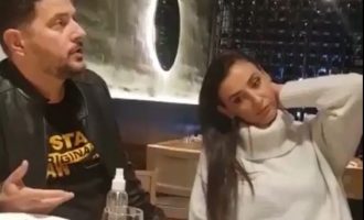 Ermal Mamaqi i kthehet me ulërima kamerierit, e gjitha kapet në kamerë – çfarë ndodhi?