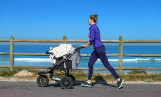 Mos mbuloni karrocën me batanije – mund të vë foshnjën tuaj në rrezik