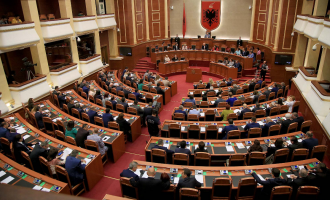 Shqipëria me komision parlamentar për raportin e Dick Martyt