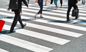 Kamioni e shkel një këmbësor në rrugën “B”