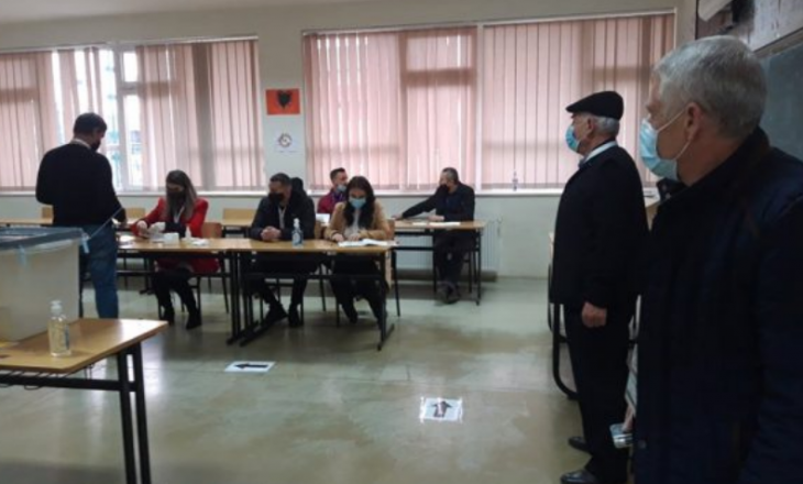 Hapën qendrat e votimit në Podujevë dhe në Mitrovicën e Veriut