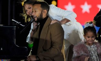 Një muaj pas humbjes së foshnjës, çifti shfaqen në publik ‘në emër të demokracisë’