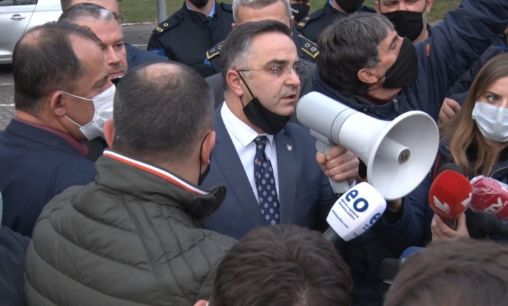 Tahiri i përgjigjet protestuesve të Telekomit: Ju jeni ma hajna se unë, të martën marrim vendim në Qeveri