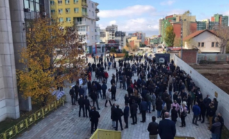 Punëtorët e Telekomit me ultimatum deri të hënën për Qeverinë, paralajmërojnë protesta të mëdha