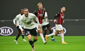 Pas pjesës së parë Milan po humbet ndërsa Arsenal po barazon