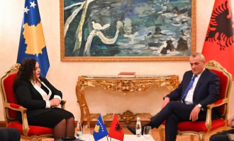 Vjosa Osmani pritet nga kryeparlamentari shqiptar