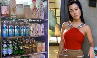 Kourtney Kardashian u mban leksione për mospërdorimin e plastikës fansave, para frigoriferit të ekspozuar me shumë shishe plastike