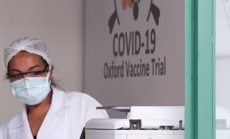 Vaksina Oxford / AstraZeneca COVID 70% efektive