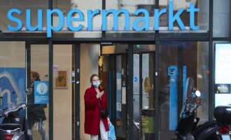 Hollanda bën obligative vendosjen e maskave në hapësira të brendshme publike