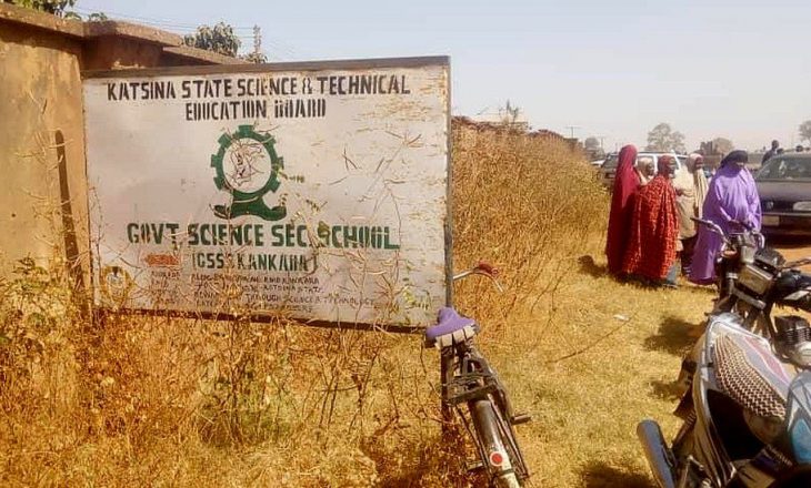 Qindra të zhdukur në një shkollë në Nigeri pas një sulmi të armatosur