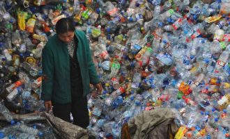 Prodhimi i plastikës së biodegradueshme në Kinë po dështon të zgjidhë problemin e ndotjes