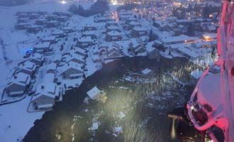 Rrëshqitja e dheut mbulon tërësisht një fshat norvegjez