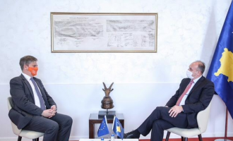 U.D kryetarit PDK-së takohet me shefin e EULEX-t, bisedohet për Gjykatën Speciale