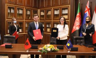 Haradinaj-Stublla dhe Cakaj nënshkruajnë marrëveshje