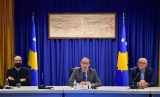 Hoti: Serbia do të obligohet t’i tregojë të gjitha vendndodhjet e varrezave masive